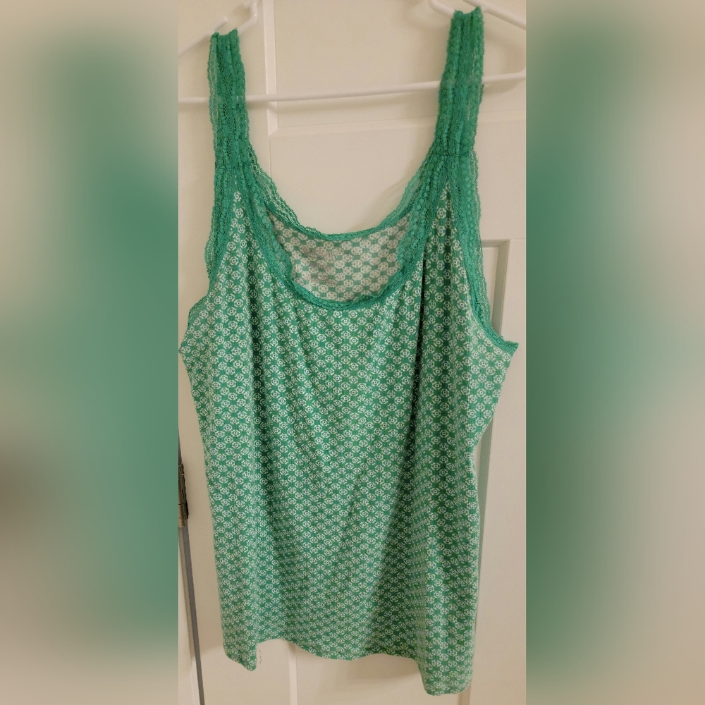 St. Patrick’s Day is coming ☘️ Green & White tank (XXL)